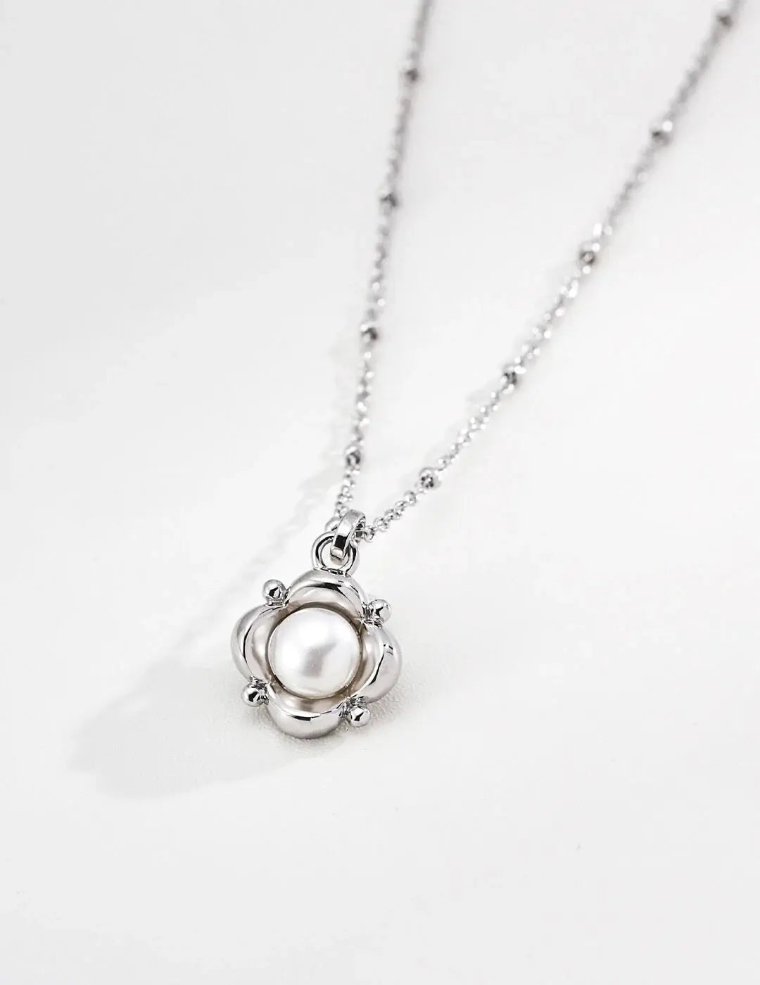 Flower Pearl Necklace - Glim Wink