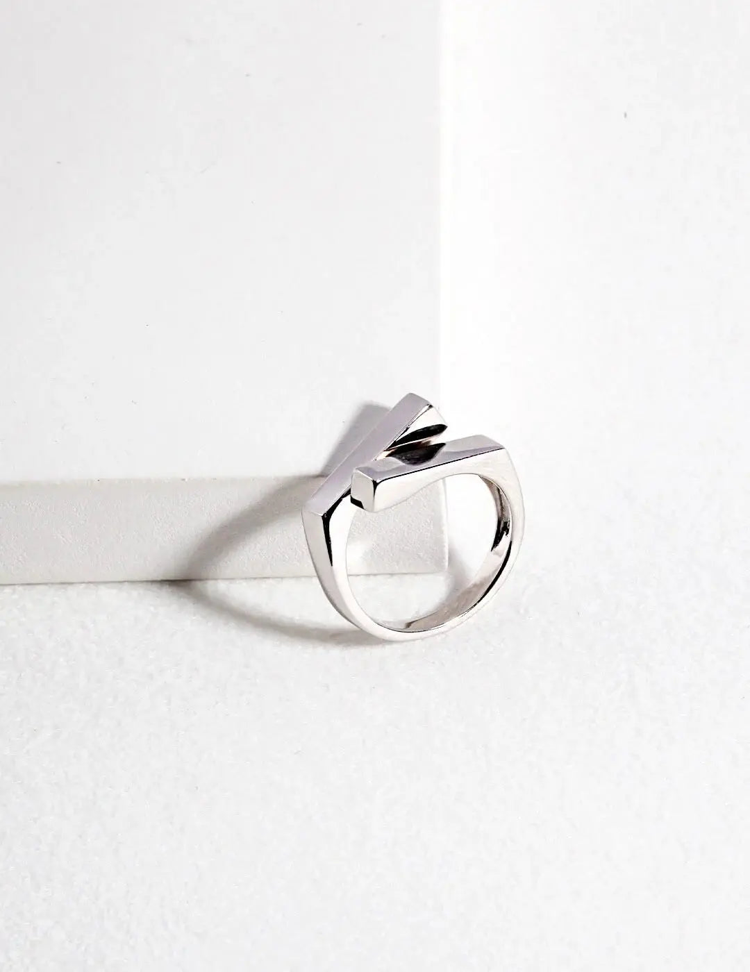 Geometric Angled Ring Glim Wink
