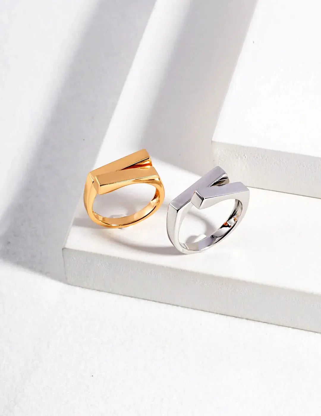 Geometric Angled Ring Glim Wink