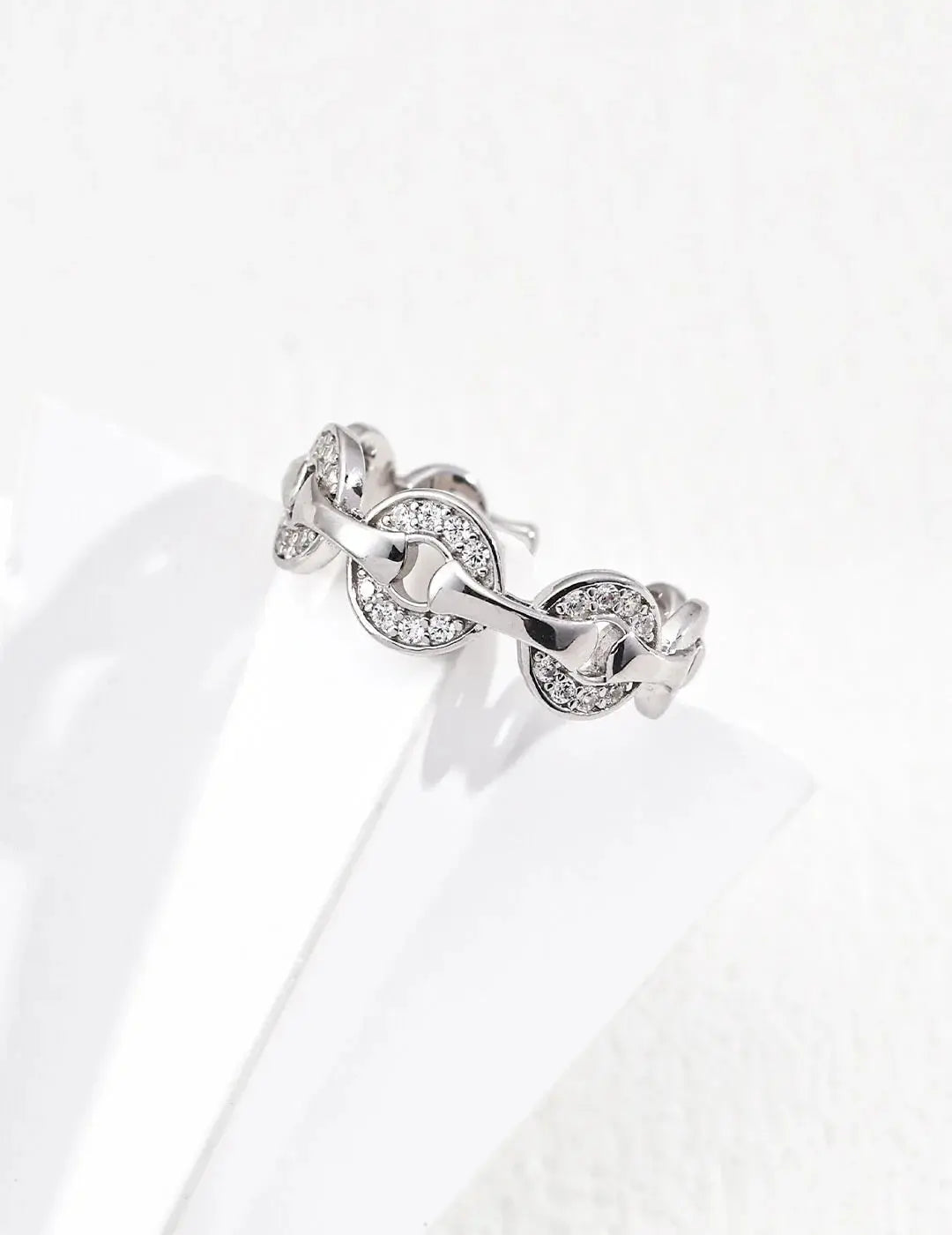Knot-shaped Zircon Ring Glim Wink