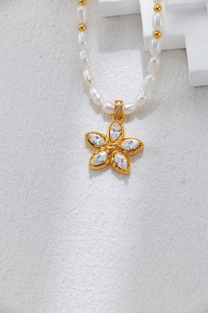 Flower Zircon-Inlaid Pearl Necklace Glim Wink
