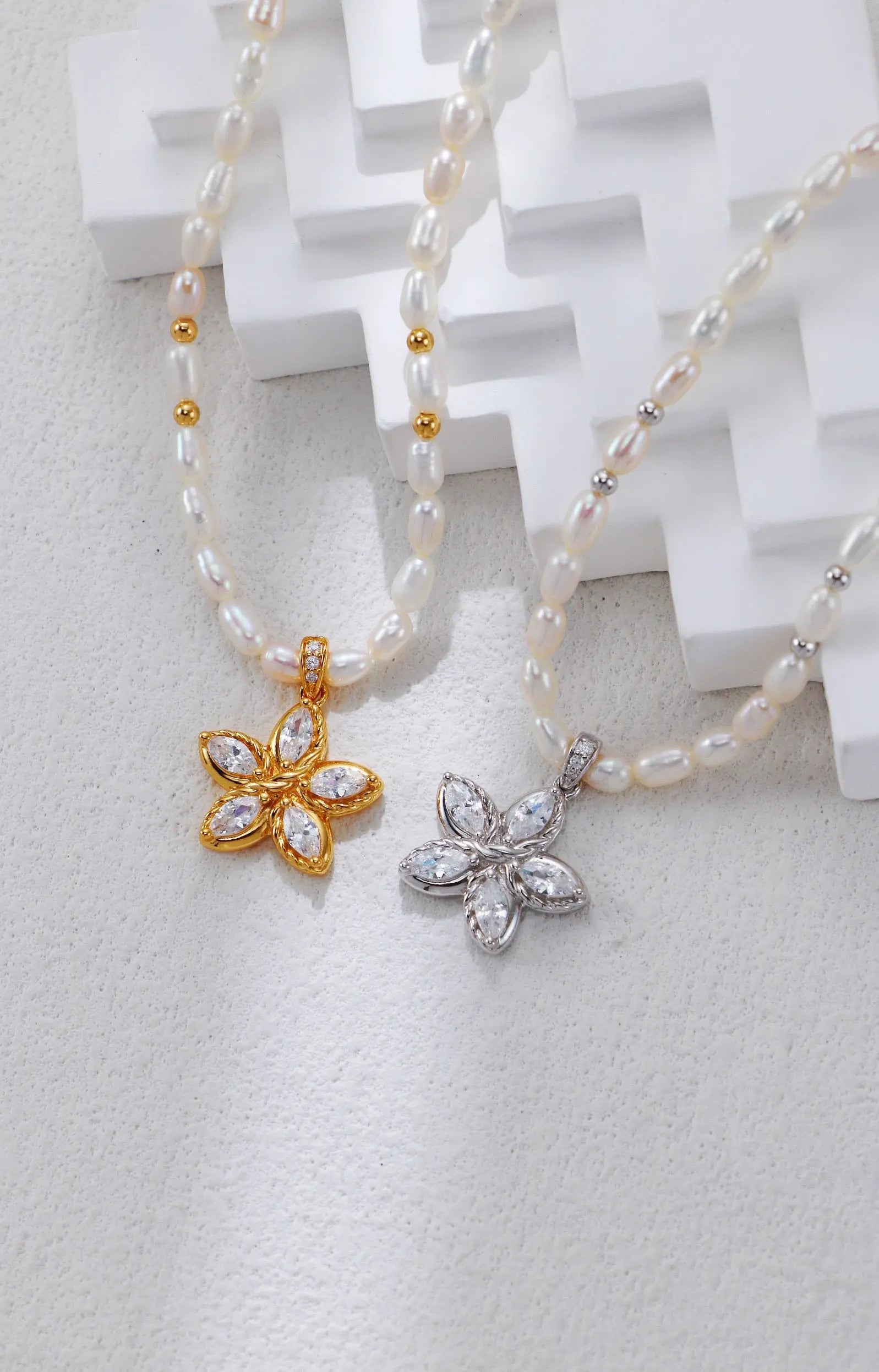 Flower Zircon-Inlaid Pearl Necklace Glim Wink