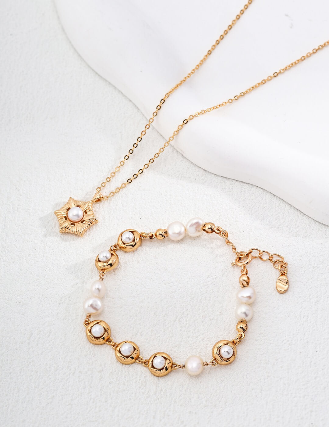 Stamen Pearl Bracelet Glim Wink