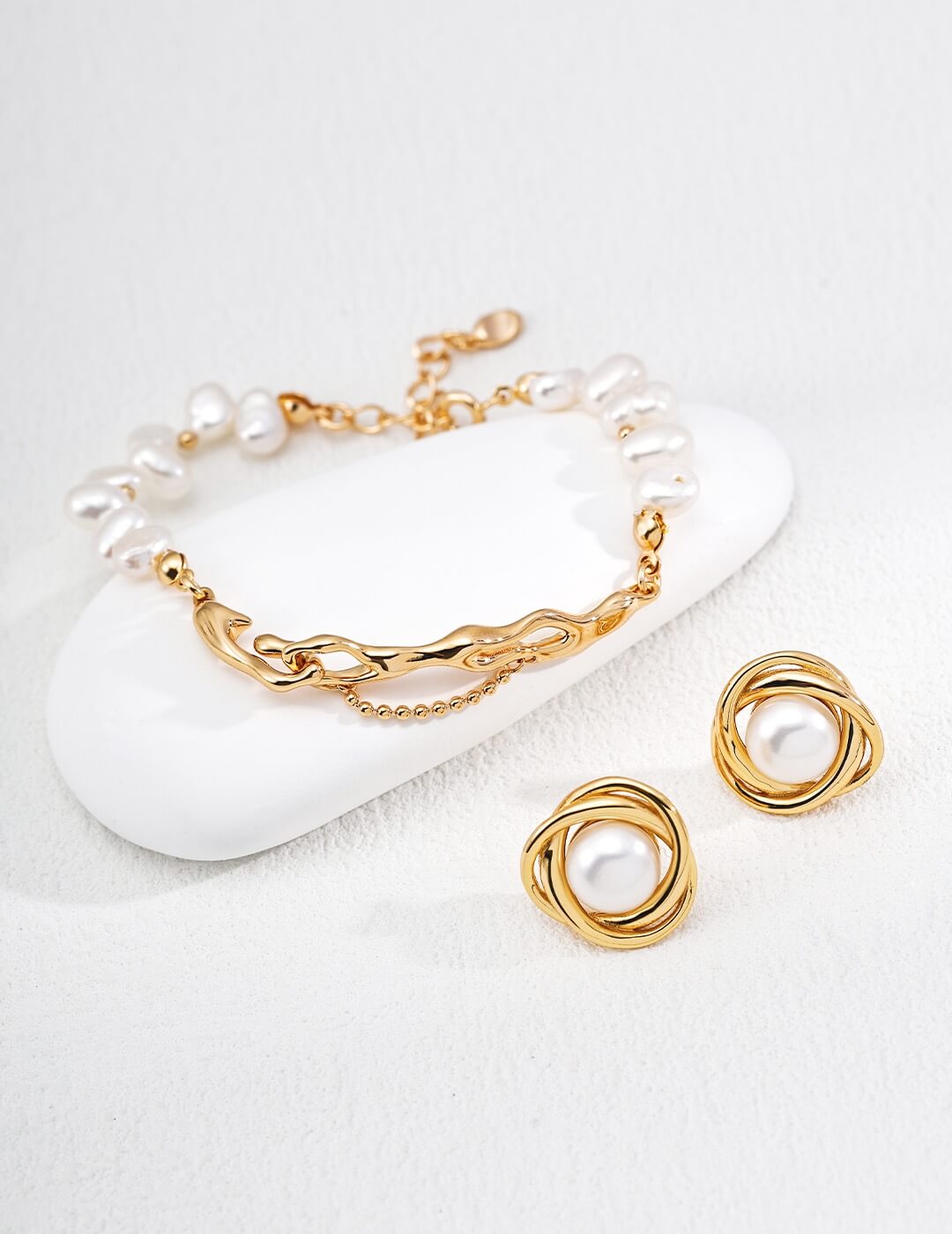 Lava Flow Pearl Bracelet Glim Wink