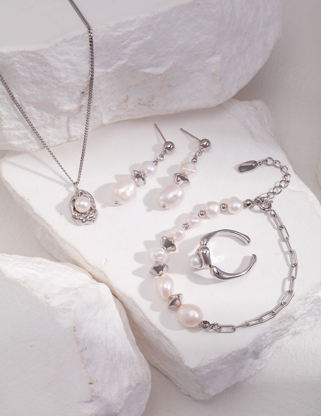 Potato Baroque Pearl Bracelet Glim Wink