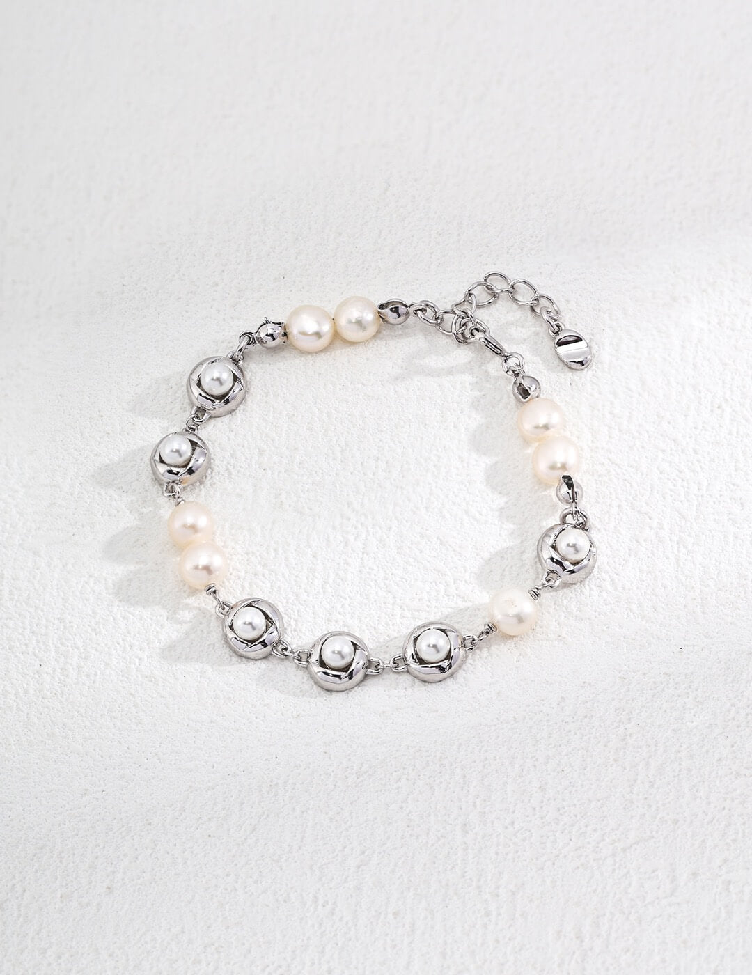 Stamen Pearl Bracelet Glim Wink