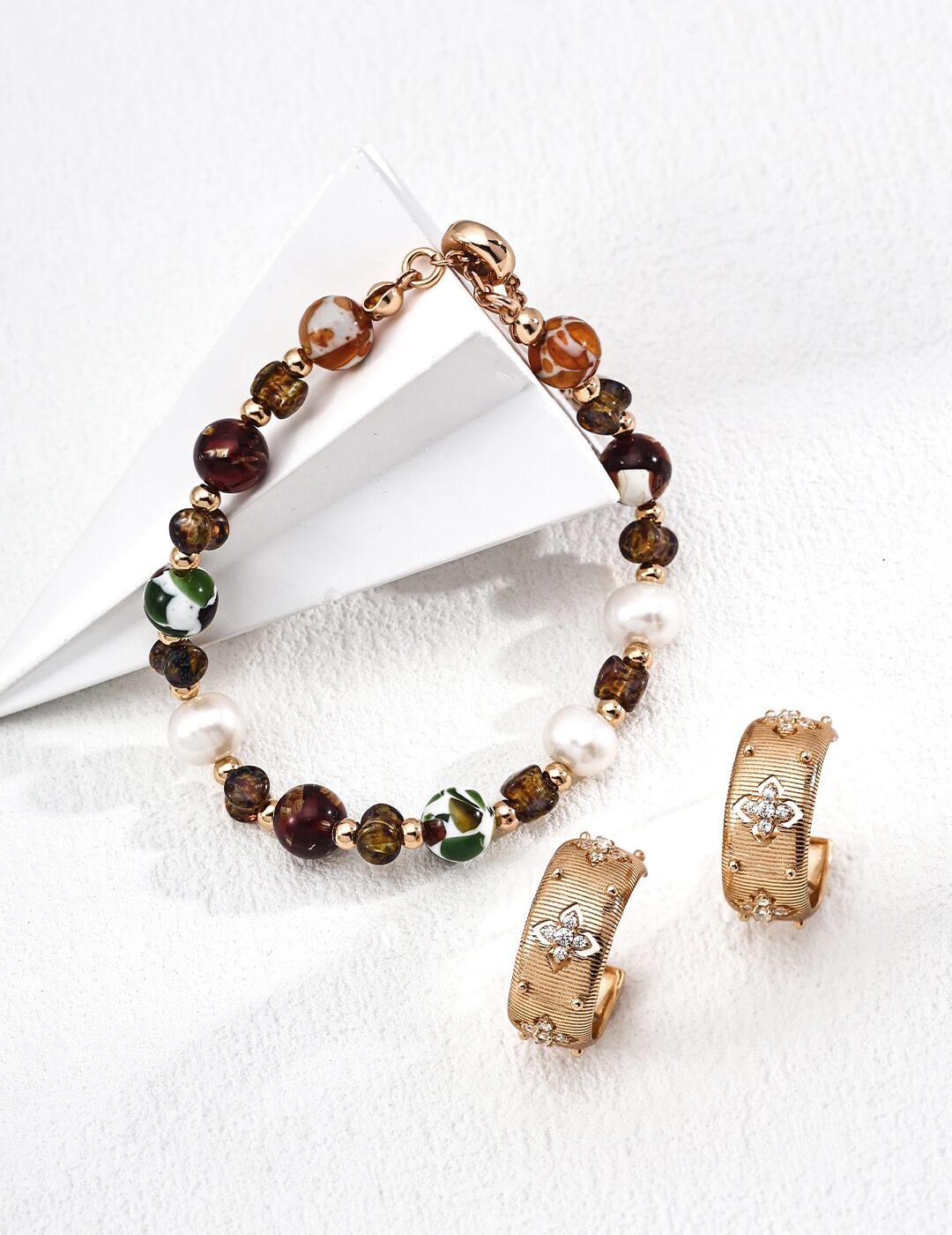 Natural Iridescent Glass Shell Bead Bracelet Glim Wink