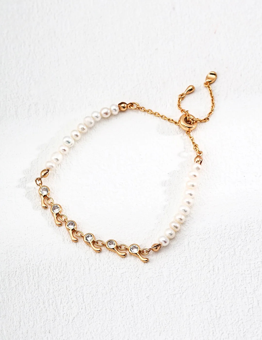 Magnifying Glass Design Pearl Bracelet Glim Wink