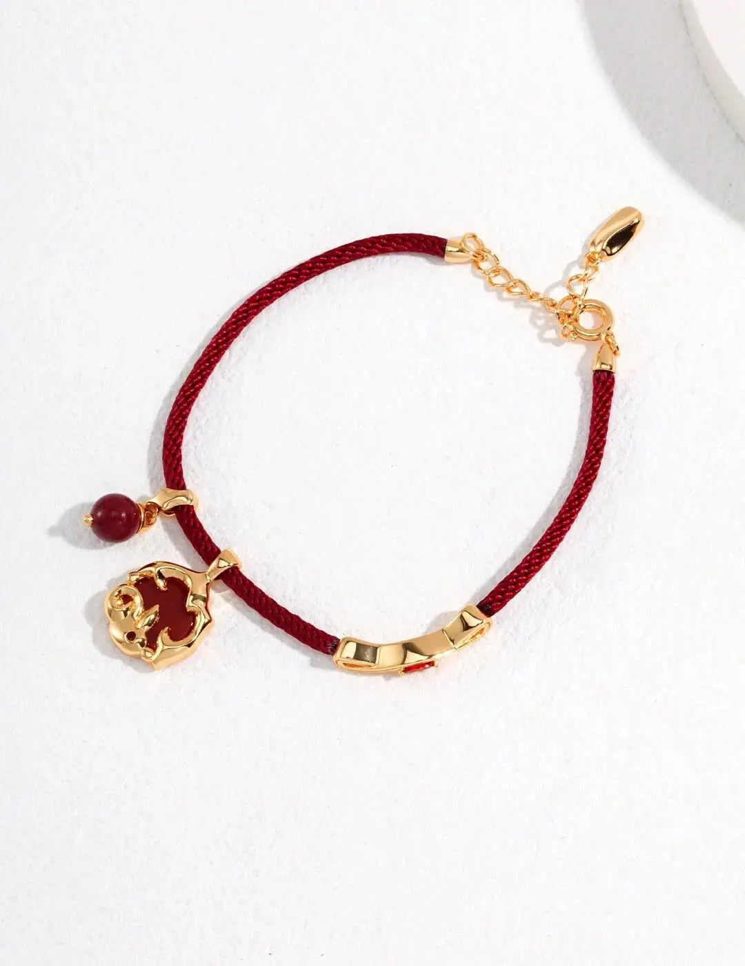 Red Cord Agate-Embedded Bracelet Glim Wink