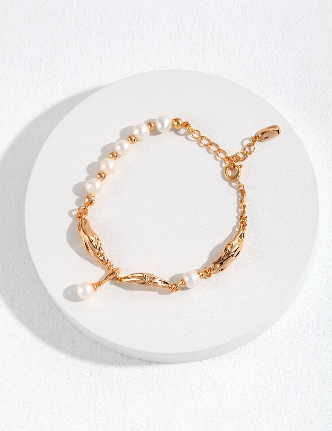 Silk Scarf-Inspired Pearl Bracelet Glim Wink