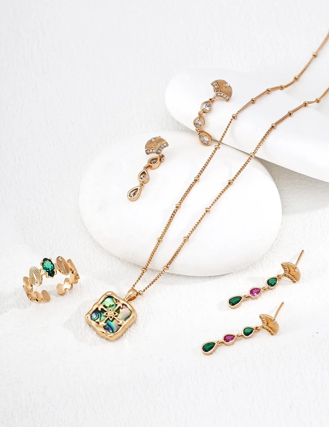 Ginkgo Leaf Zircon Earrings Glim Wink