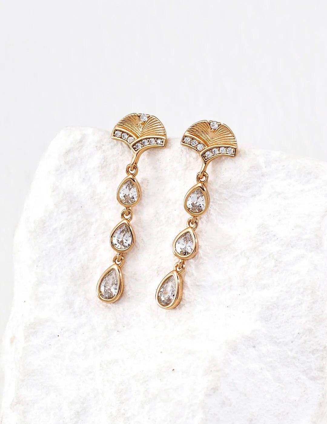 Ginkgo Leaf Zircon Earrings Glim Wink