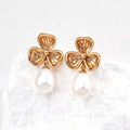 Clover Design Pearl Earrings Glim Wink