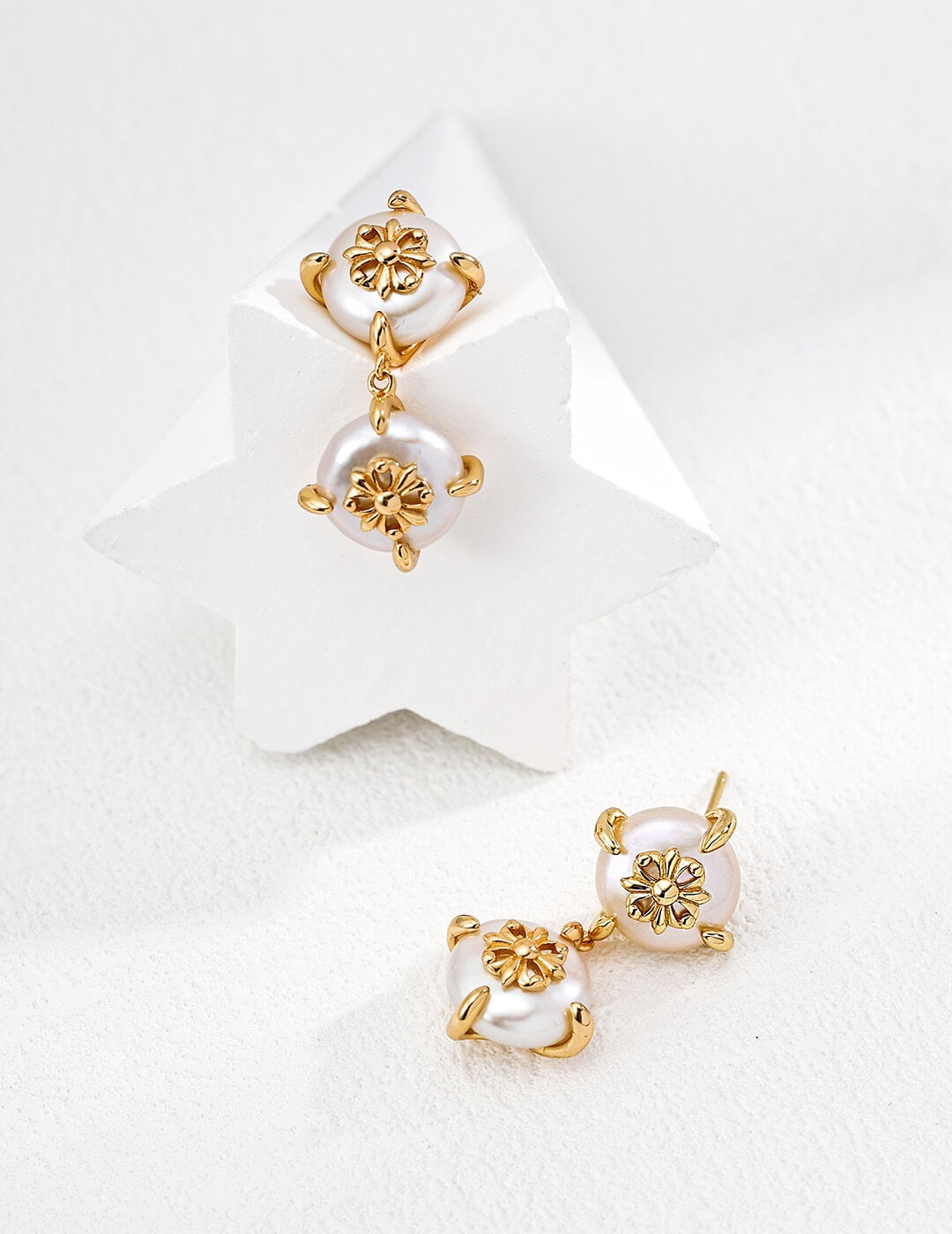 Gothic Iris Flower Design Pearl Earrings Glim Wink