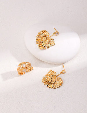 Vintage Apricot Leaf Earrings Glim Wink