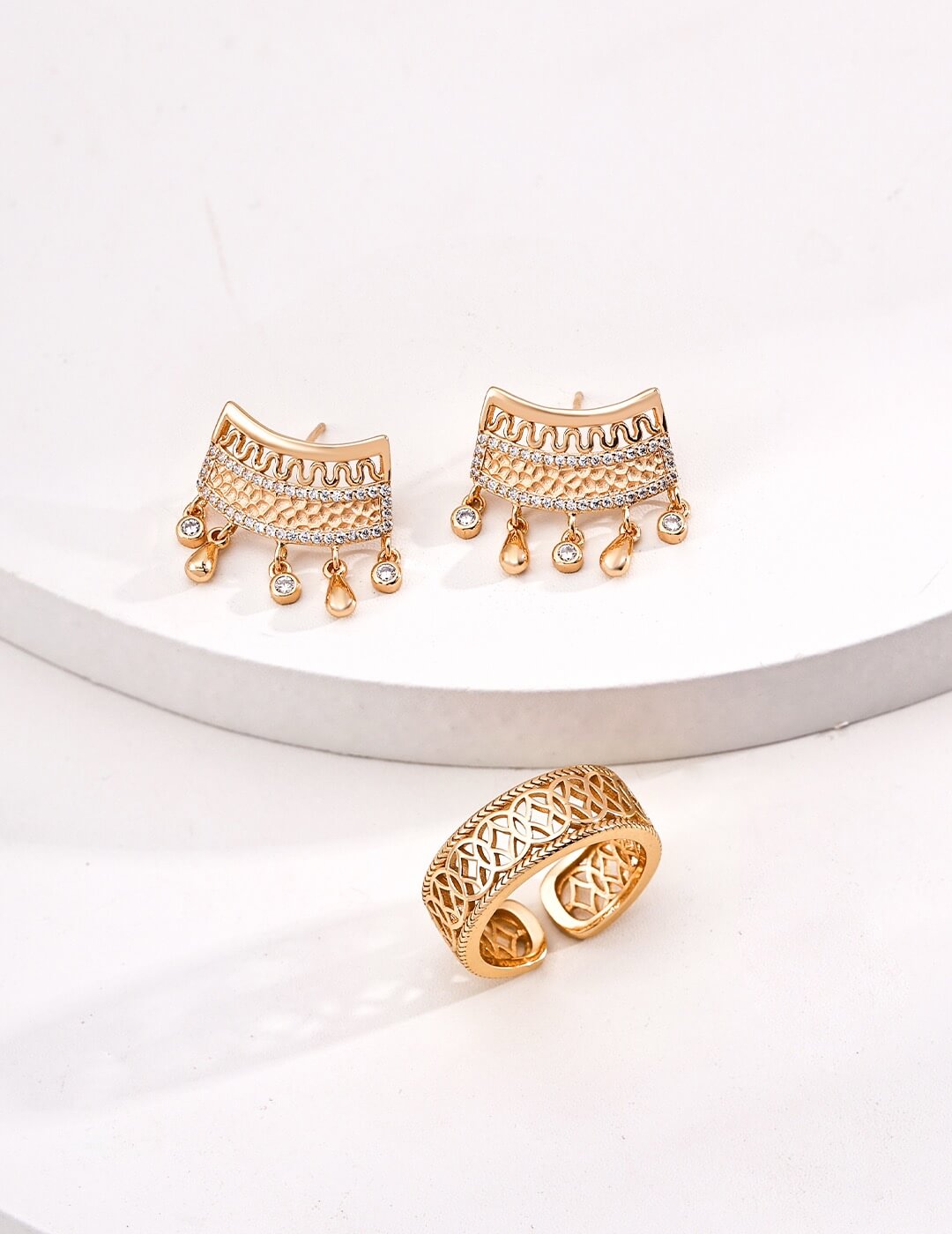 Vintage Canopy Zircon Earrings Glim Wink