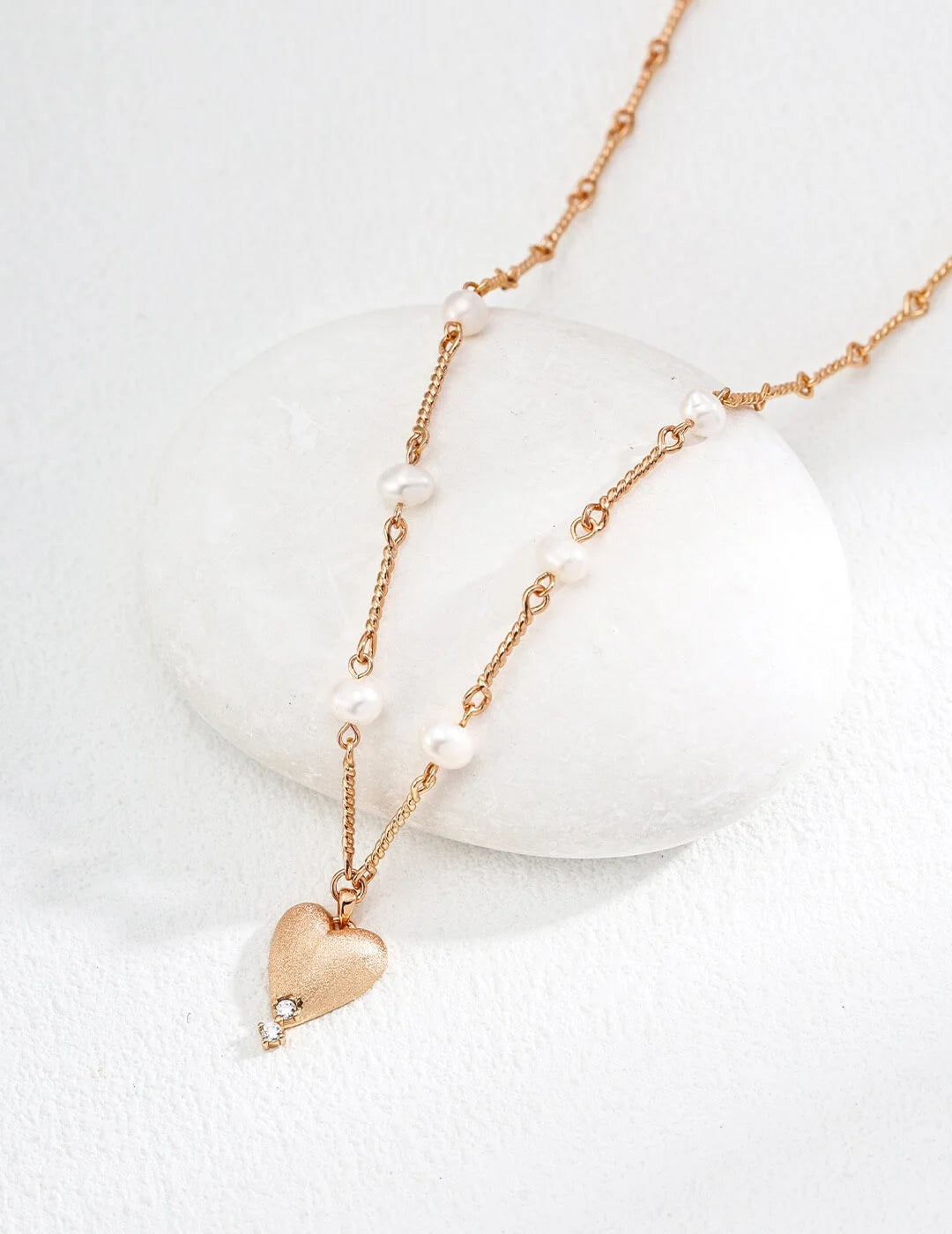 Pearl Heart Matte Pendant Necklace Glim Wink