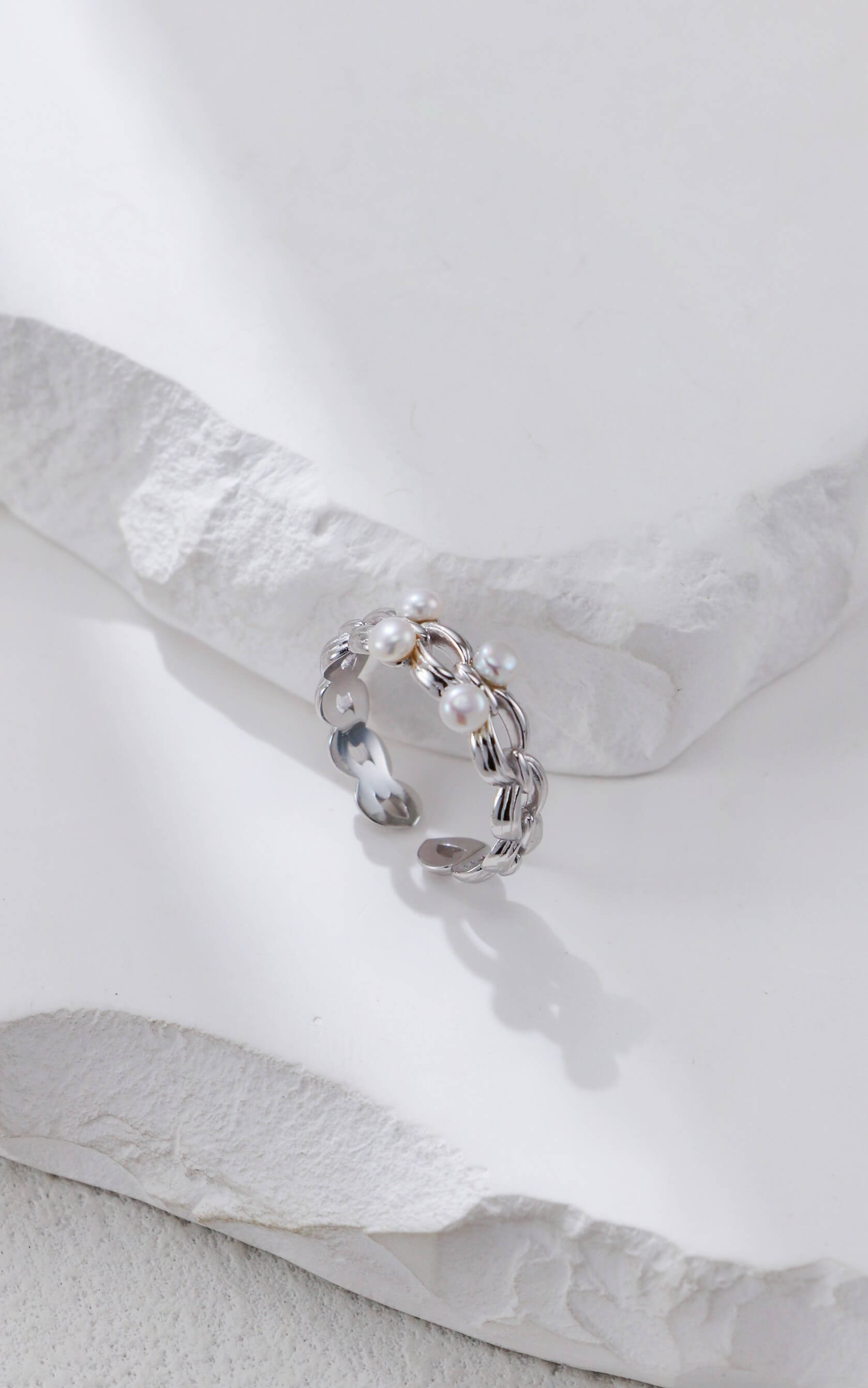 Braided Pearl Ring Glim Wink