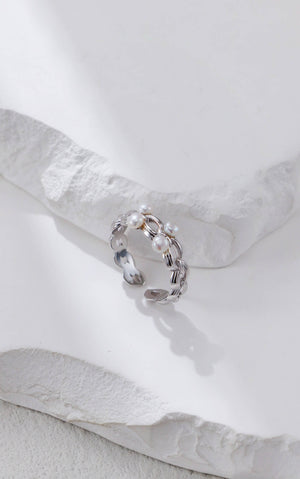 Braided Pearl Ring Glim Wink