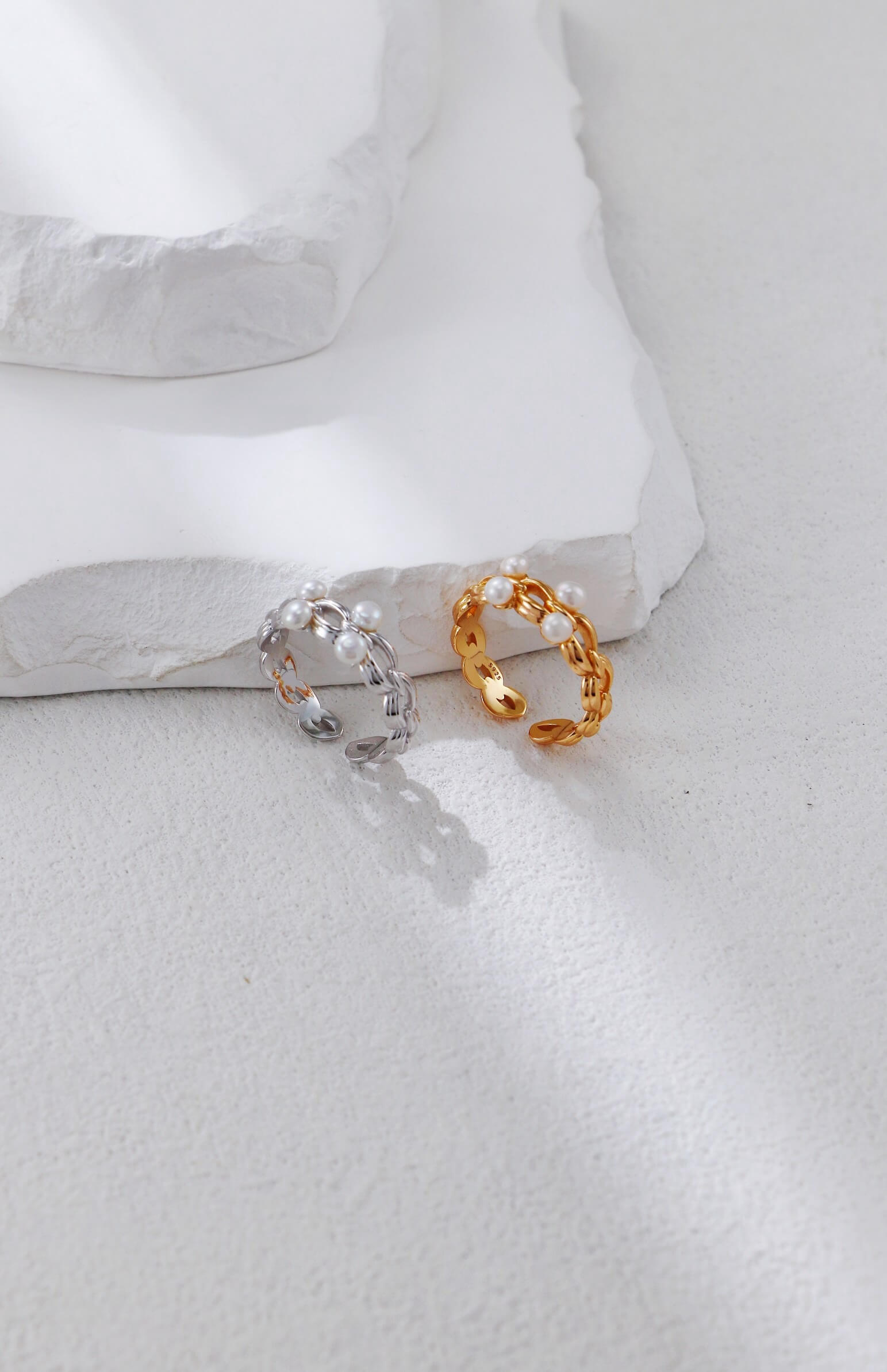 Braided Pearl Ring Glim Wink