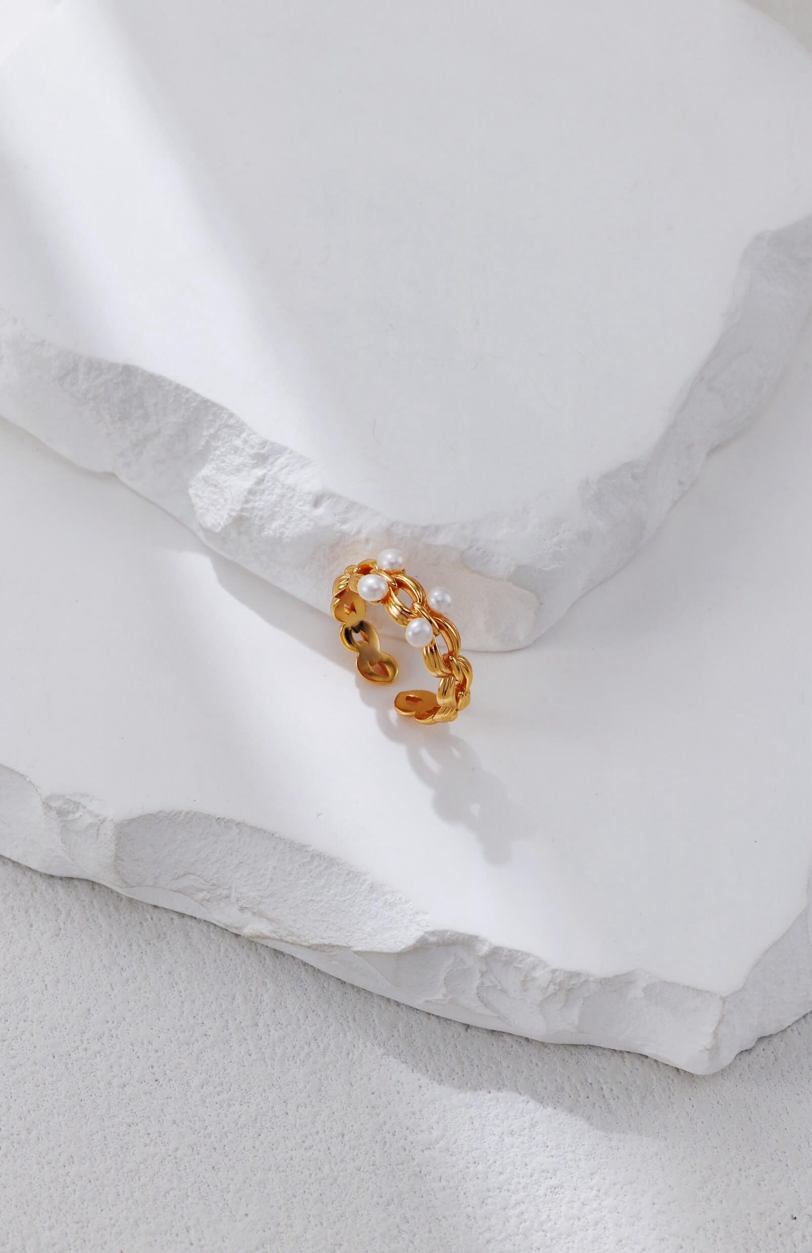 Braided Pearl Ring Glim Wink