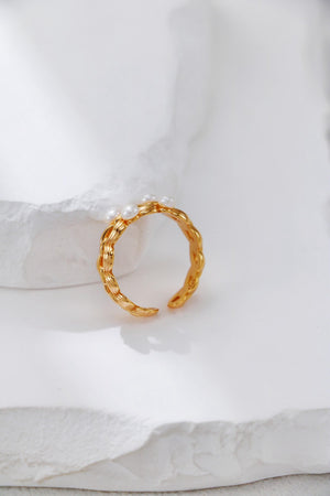 Braided Pearl Ring Glim Wink