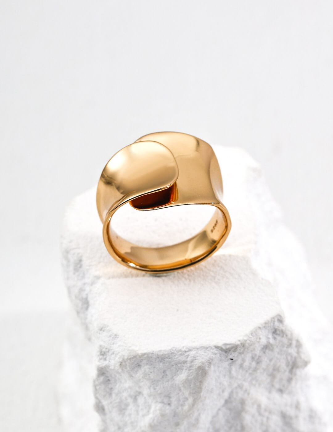 Solid Silver Concave Ring Glim Wink