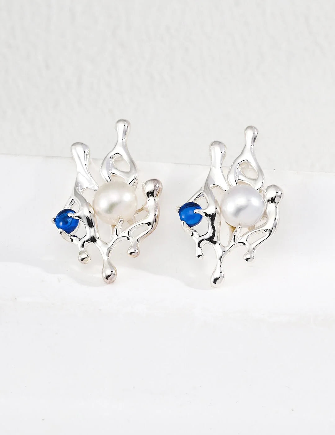 Stamen Sapphire Pearl Earrings Glim Wink
