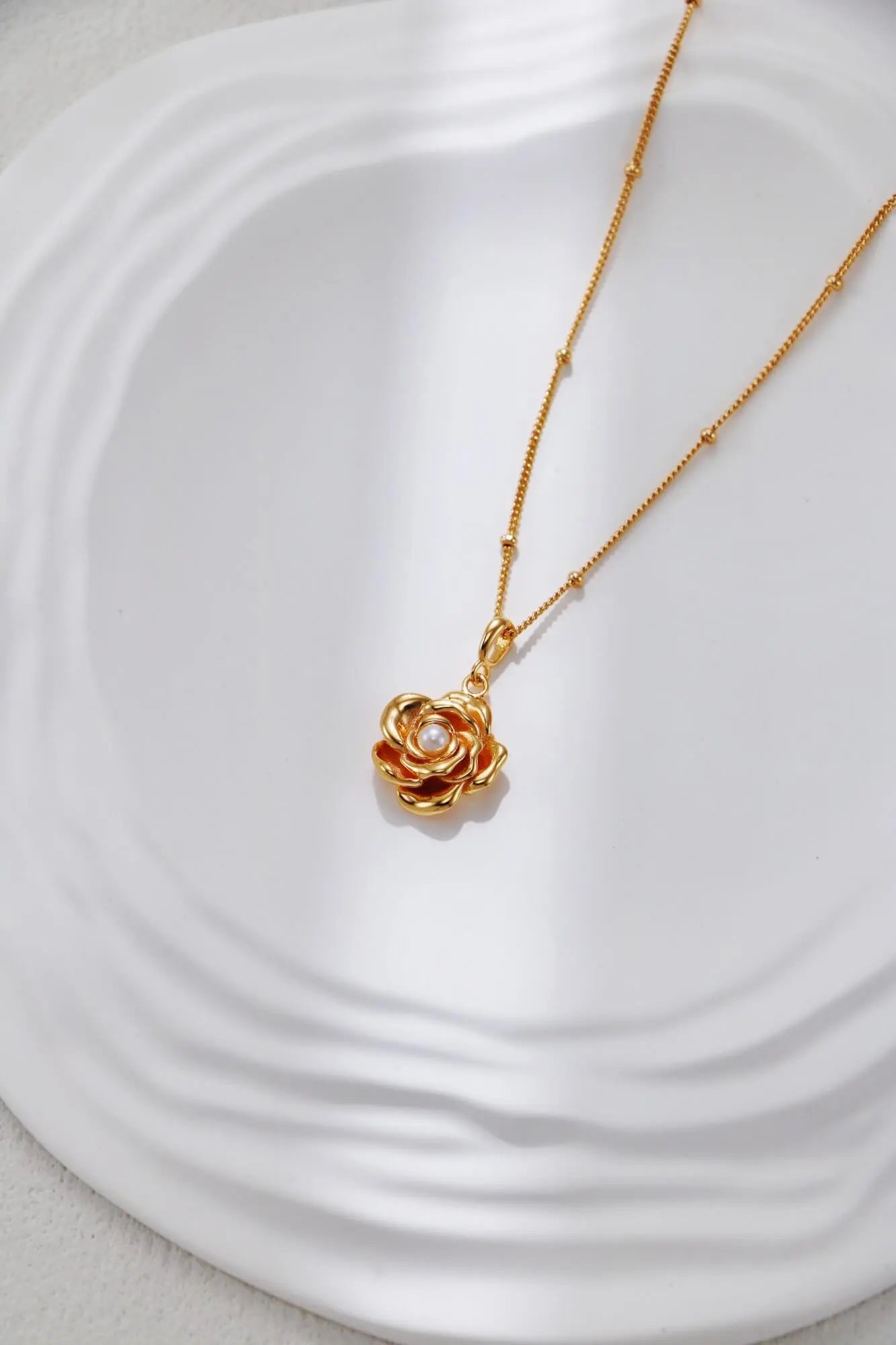 Rose Pearl Necklace Glim Wink