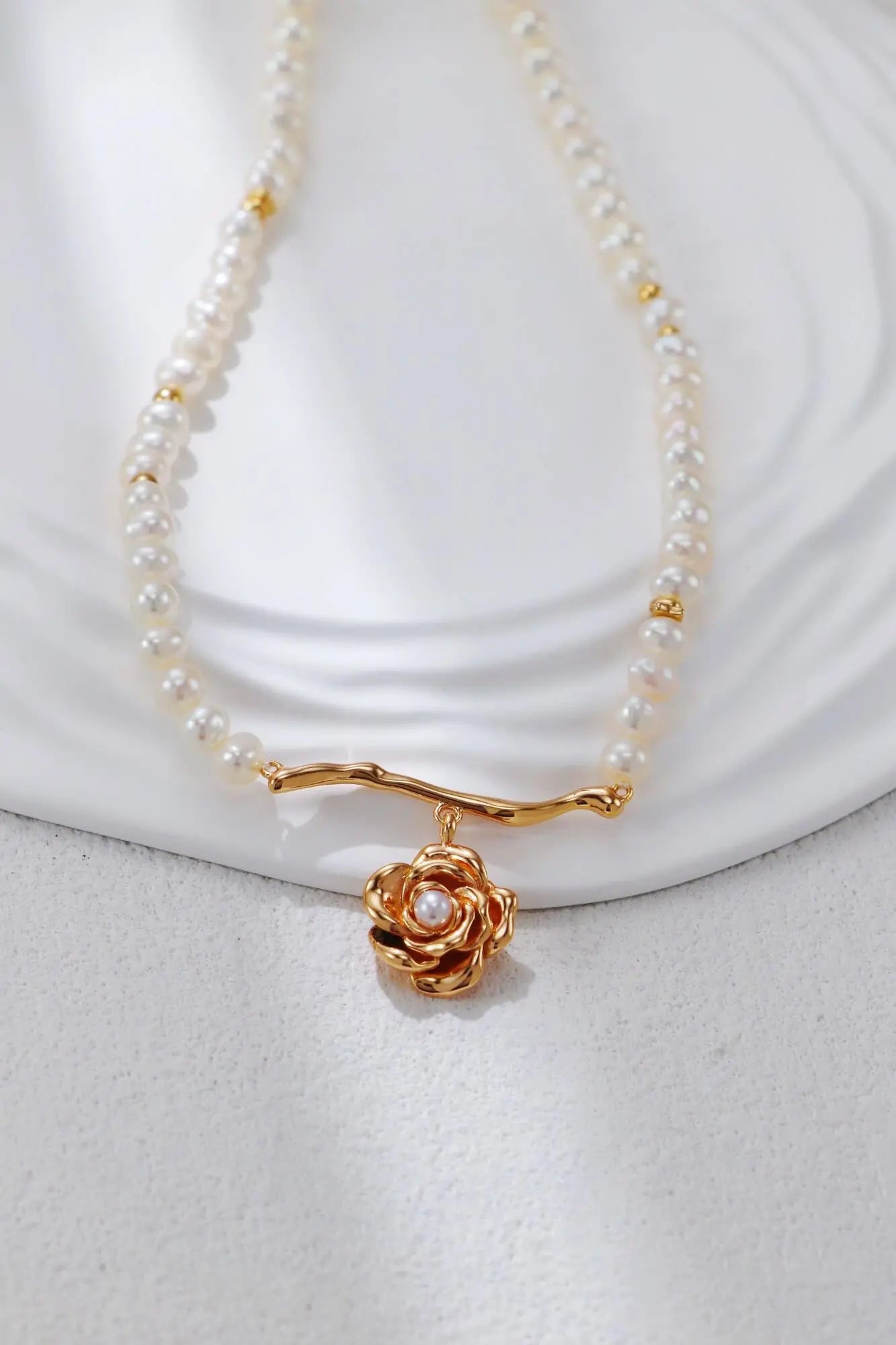 Rose Pearl Necklace Glim Wink