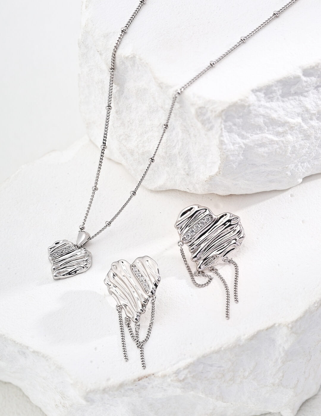 Heart-shaped Zircon Earrings Glim Wink