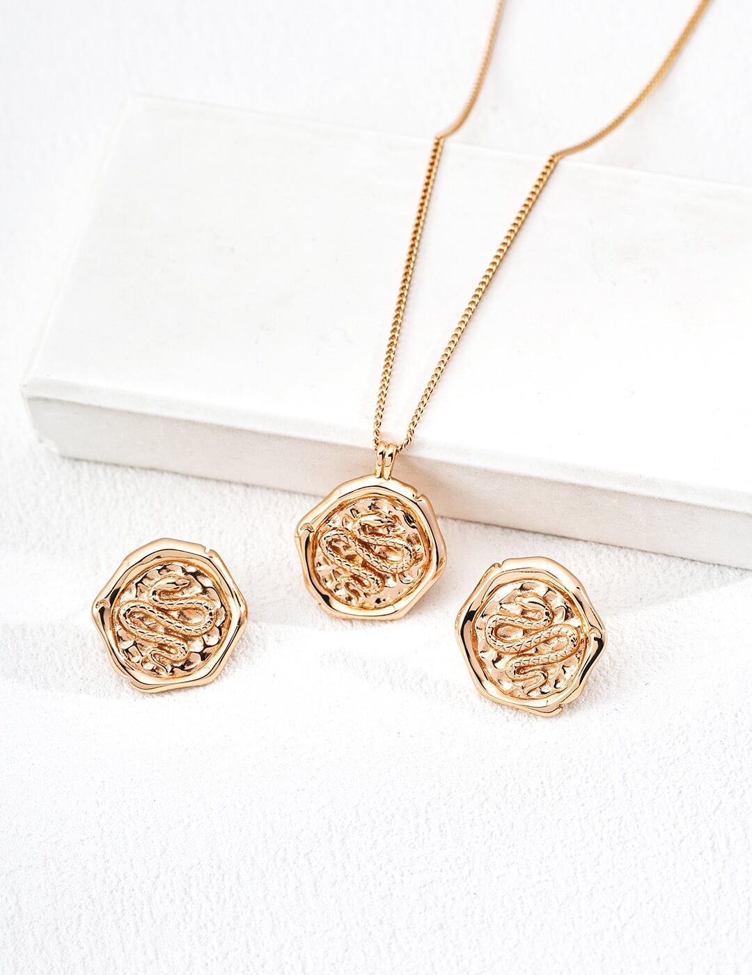 Vintage Snake Snake Pendant Necklace Glim Wink