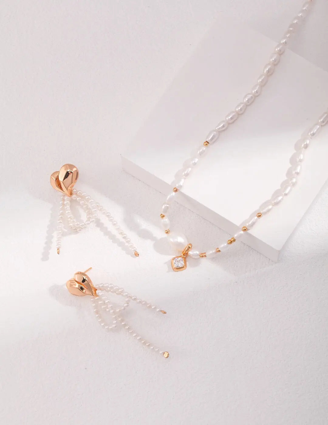 Zircon Pendant Pearl Necklace Glim Wink