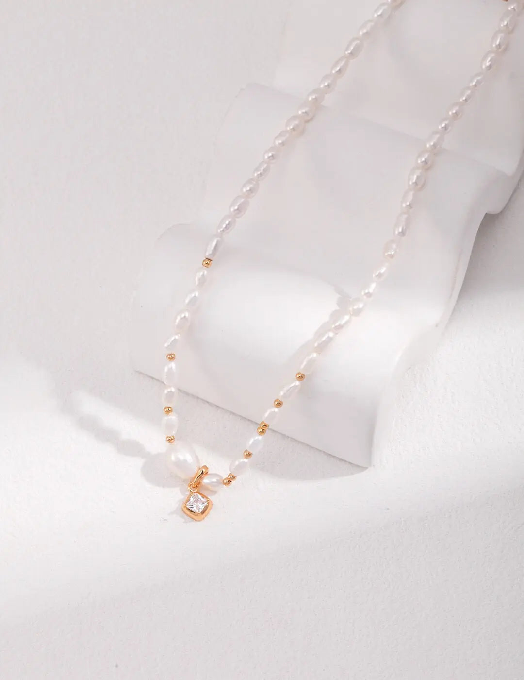 Zircon Pendant Pearl Necklace Glim Wink