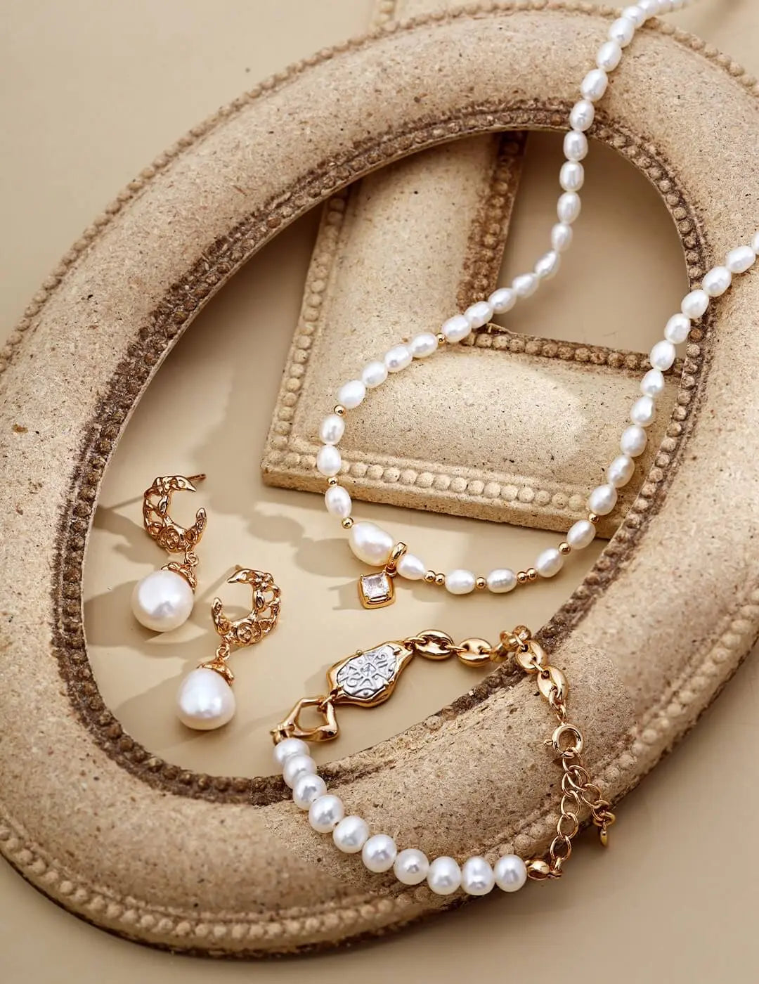 Zircon Pendant Pearl Necklace Glim Wink